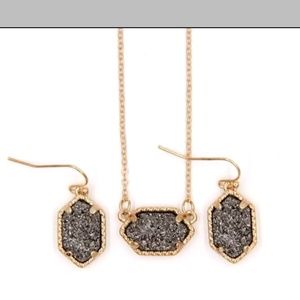⬇️$39 LeeElisa Type Earring Necklace Grey Gold New